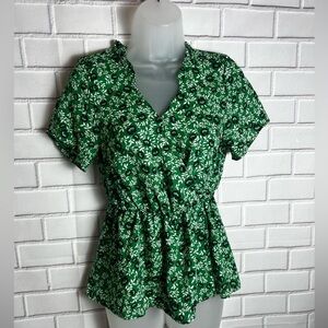 Bobeau Green Floral feminine boho Peplum Blouse XS Short Sleeve Ruffle Neck Top